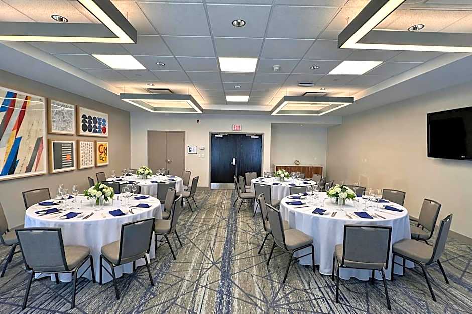 Holiday Inn Express & Suites Ottawa West - Nepean by IHG