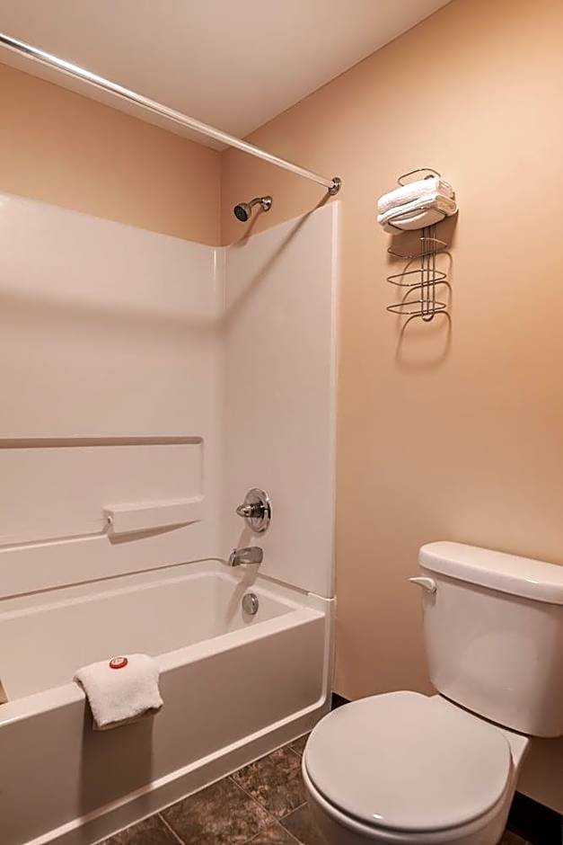 OYO Hotel Wadsworth OH I-76