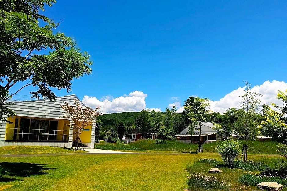 Holiday House Green Garden