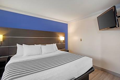 Suite-1 King Bed Non-Smoking Jetted Tub Sitting Area Refrigerator Wi-Fi Full Breakfast