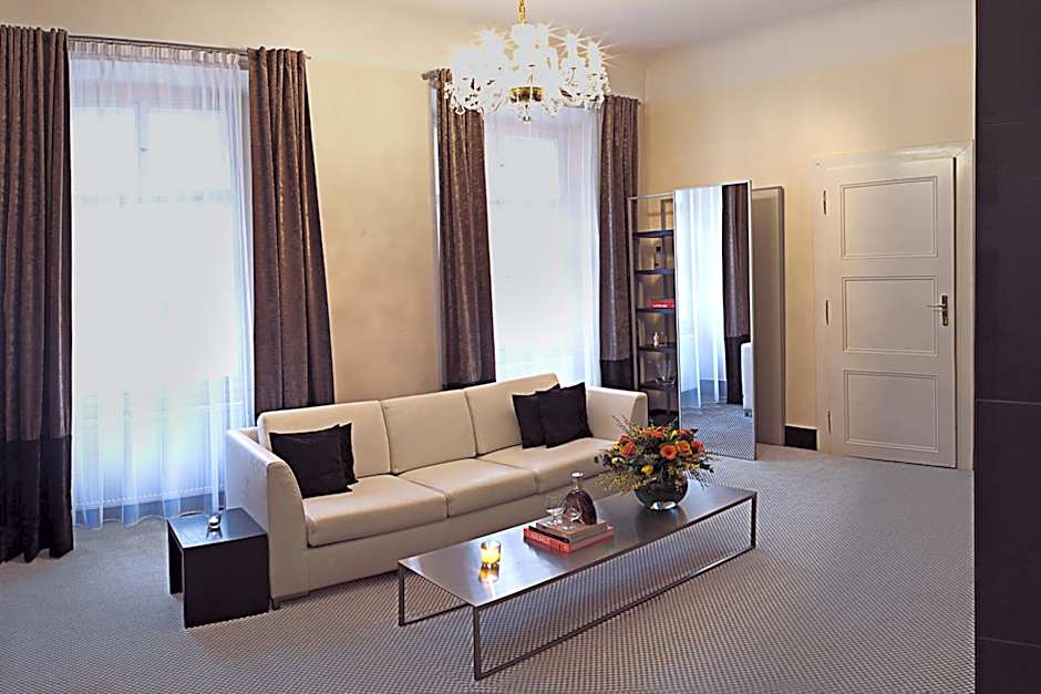 Old Town Square Residence by Emblem