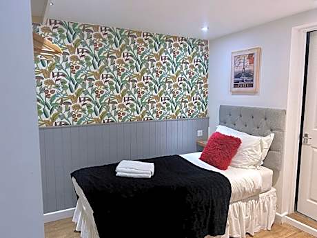 Apartment with Garden View