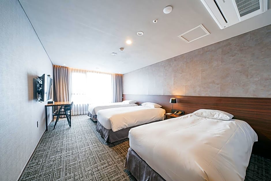 Hotel With City