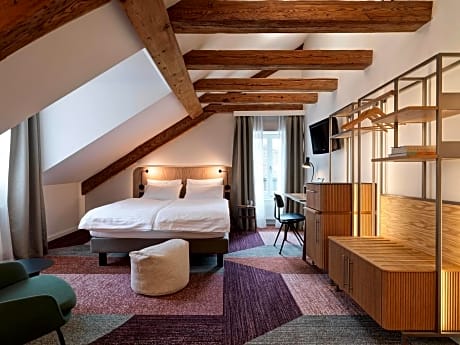 Queen Room
