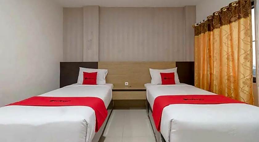 RedDoorz Plus @ Cemara Asri Medan