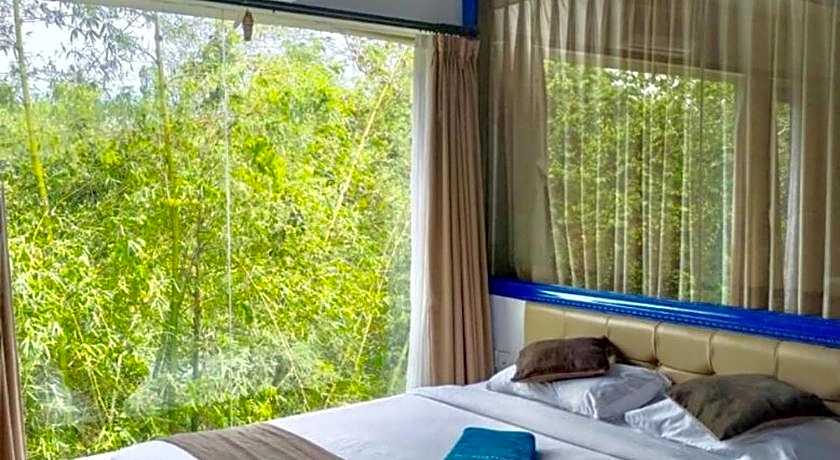 Bombora Surf Camp Hotel