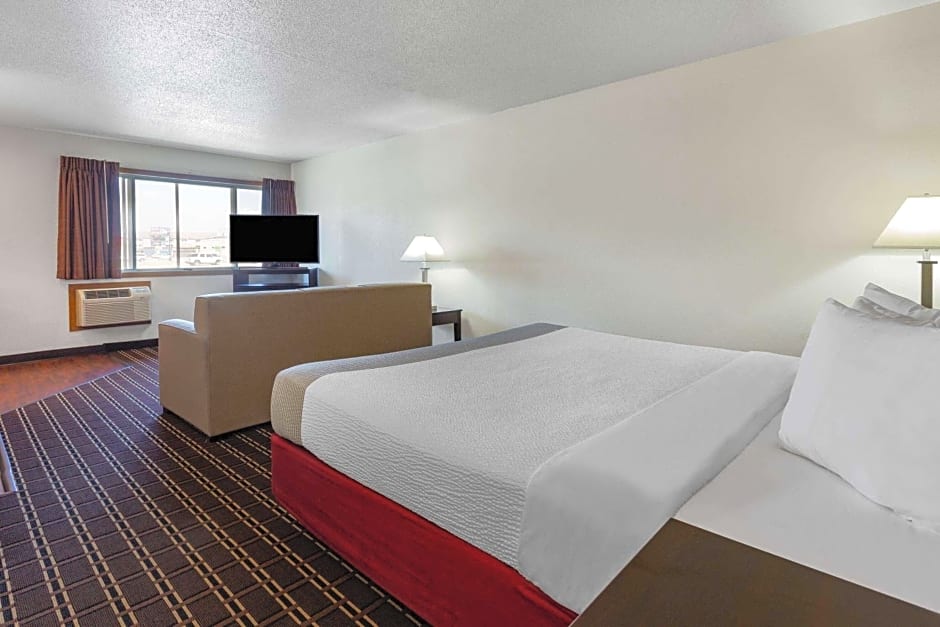 Super 8 by Wyndham La Crosse