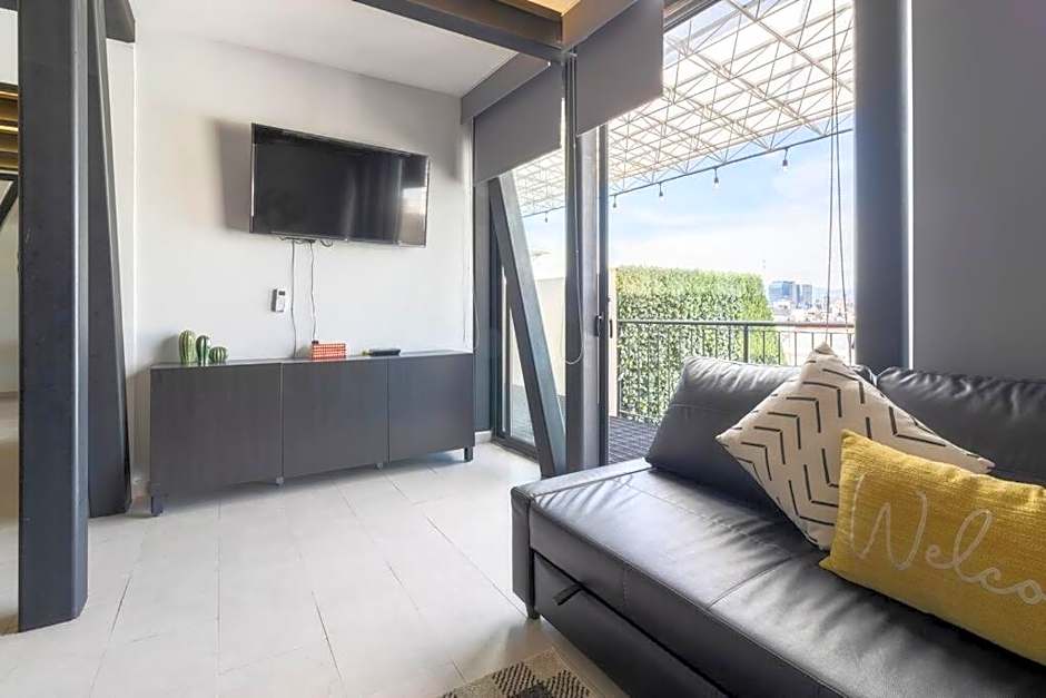 3Ph Amazing 2Bdrm 2bath private terrace fits 10