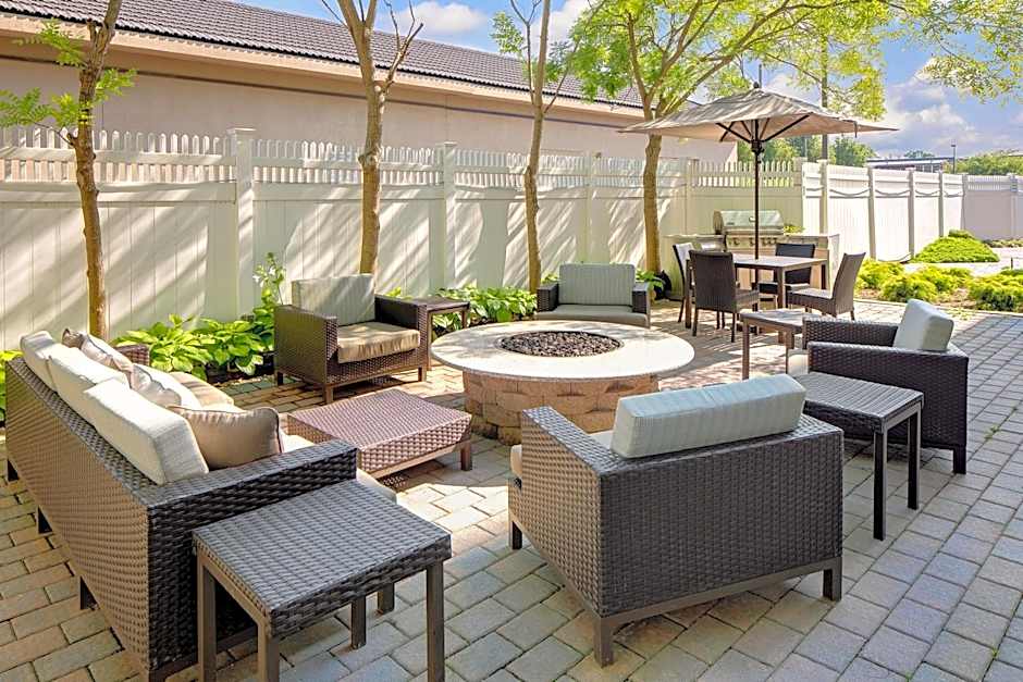 Courtyard by Marriott Long Island MacArthur Airport