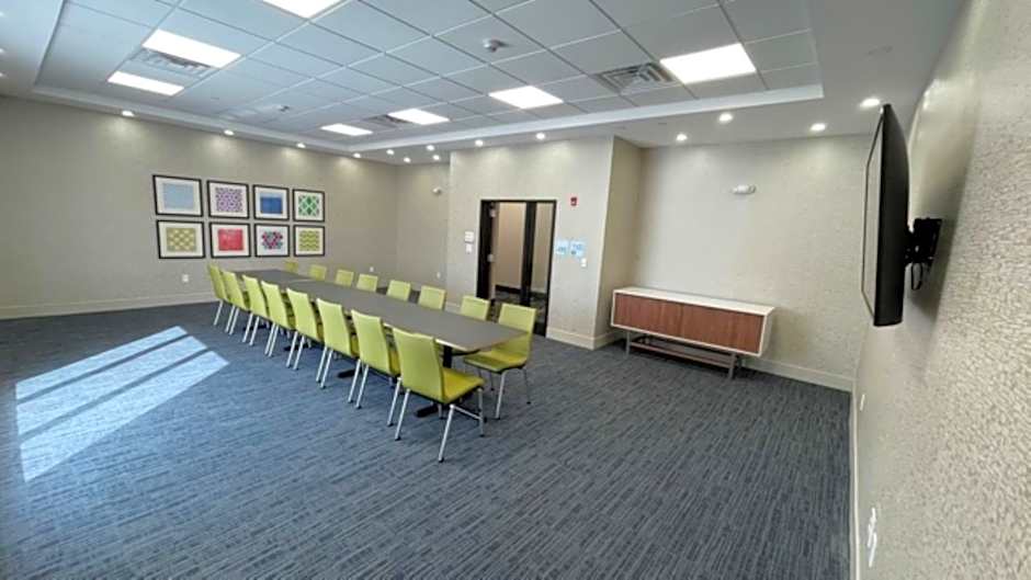 Holiday Inn Express Fall River North By IHG