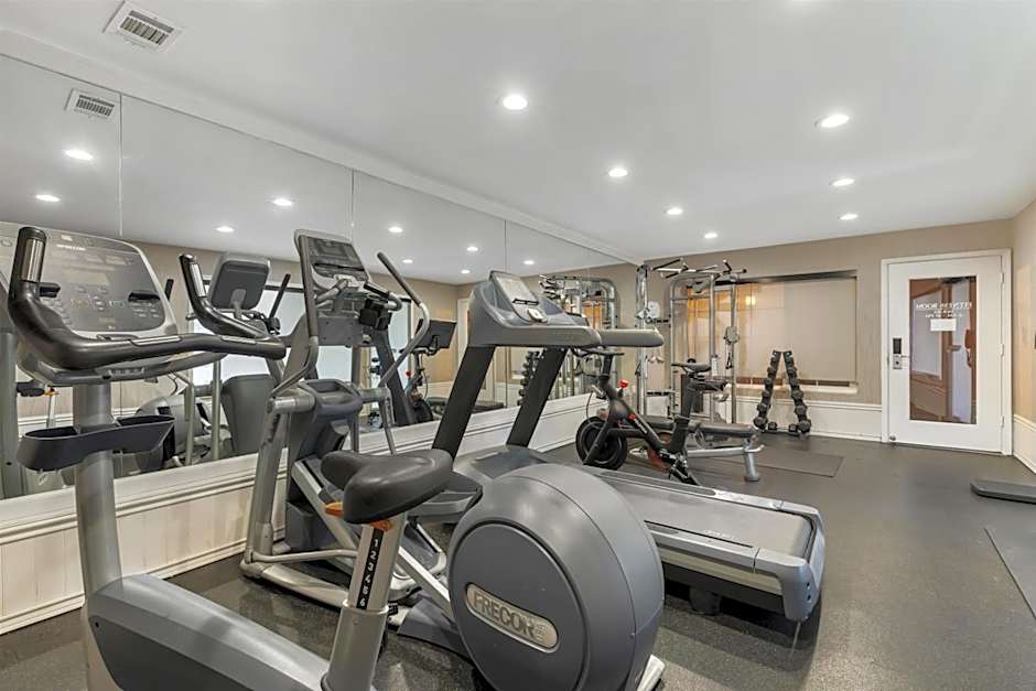 Best Western Plus Carriage Inn