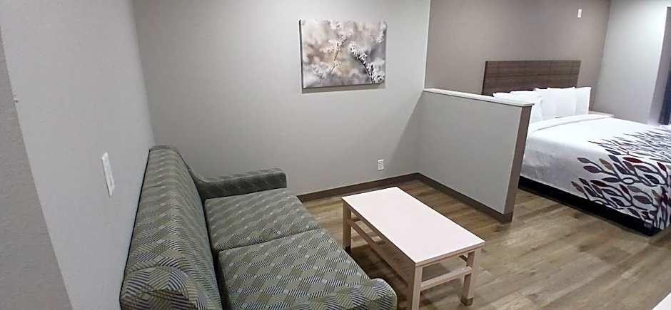 Red Roof Inn & Suites Euless - DFW Airport Southwest