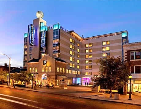 Moonrise Hotel