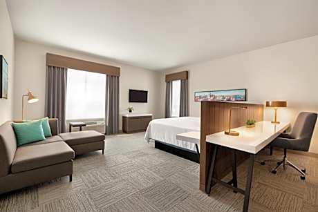 Deluxe Corner King Room