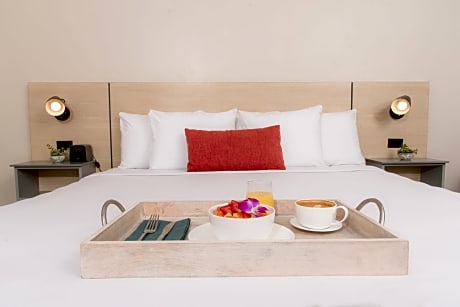 Deluxe King Room, Pool and Partial Ocean View