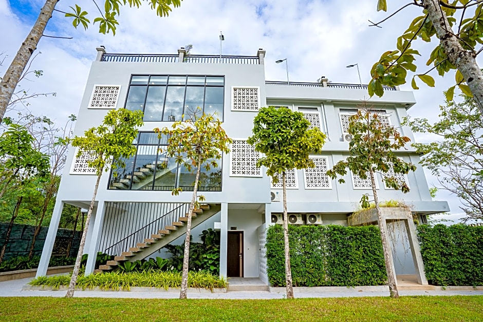 Rainforest Hotel by NSUN