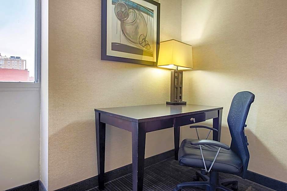 Quality Inn & Suites Charleston - Civic Center