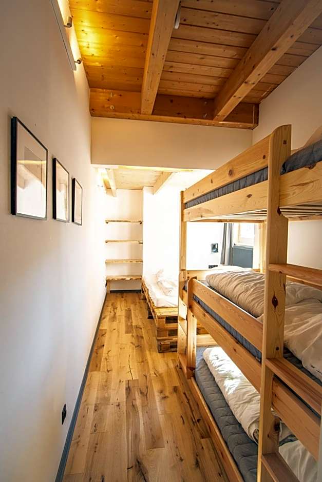 Hostel oder Ferienwohnung 1-16 Personen im BLAUEN HAUS