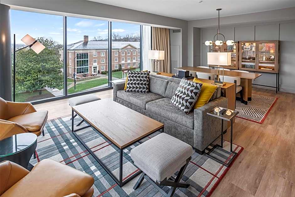 The Highlander at Radford, Tapestry Collection by Hilton