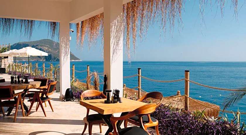 Lures Hotel