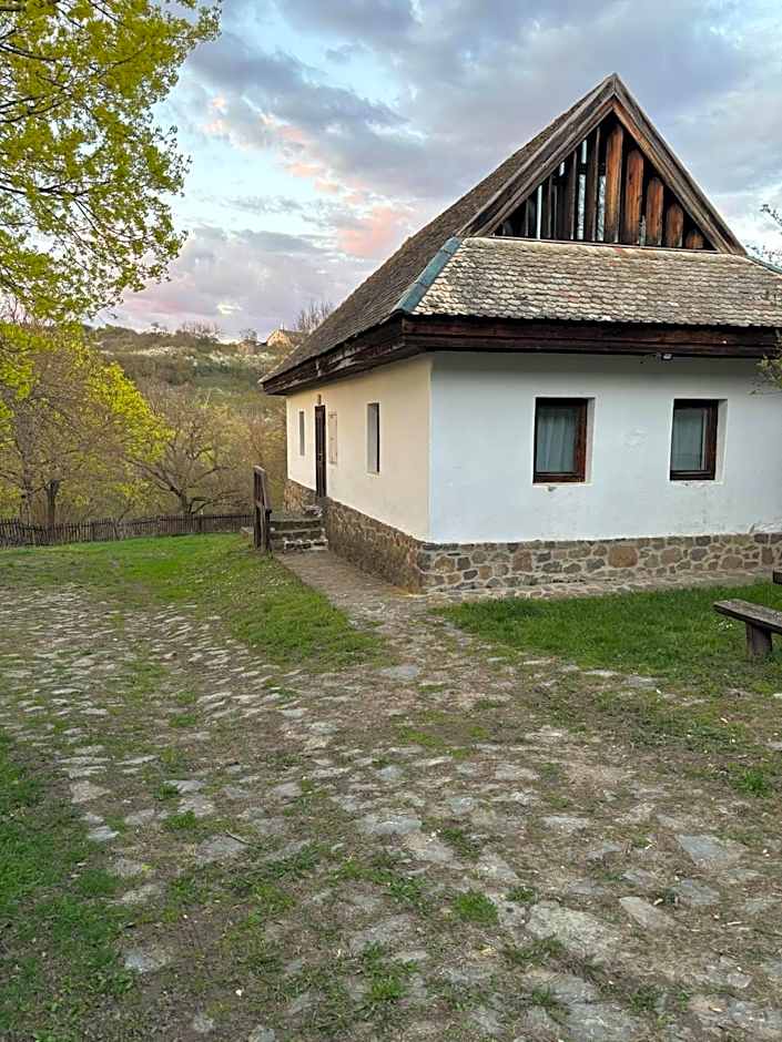 Hollóköves Vendégházak