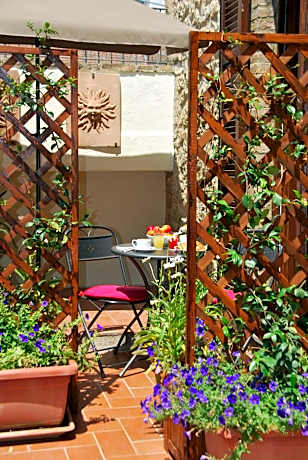Economy Double or Twin Room with Street view