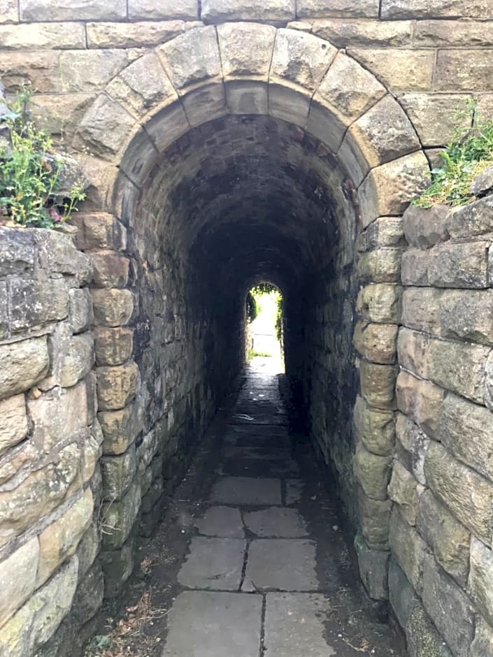 Mooredge - Room only