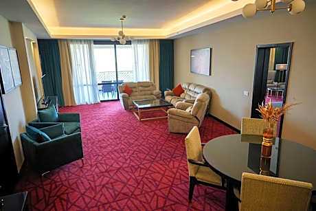Suite with Terrace and Lounge Access
