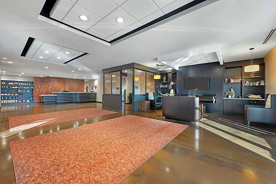 Best Western Plus Lakeview Hotel