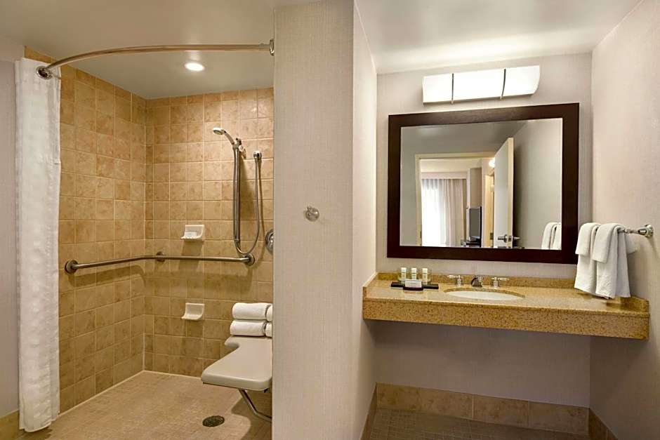 Embassy Suites By Hilton Hotel Boston At Logan Airport