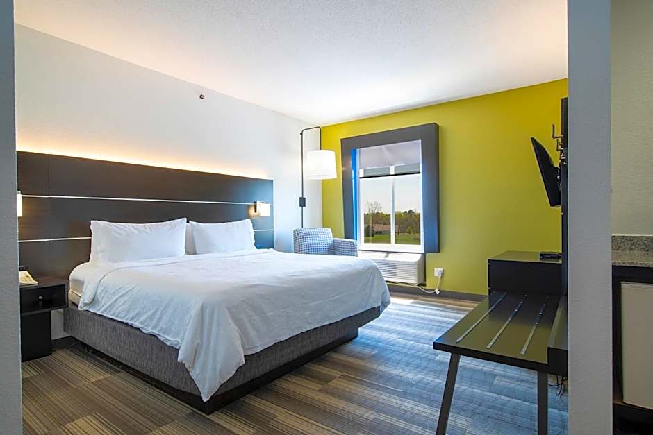 Holiday Inn Express Hotel & Suites Bedford By IHG