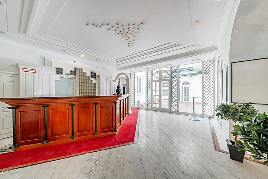 Self-Check-In Hotel Adlon