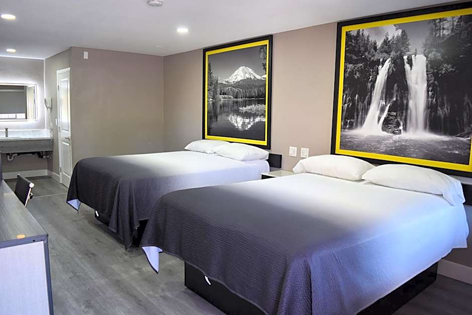 Super 8 by Wyndham Visalia