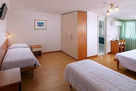 Quadruple Room with Sea View