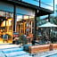 Lipe - Bloom Cafe and Hostel