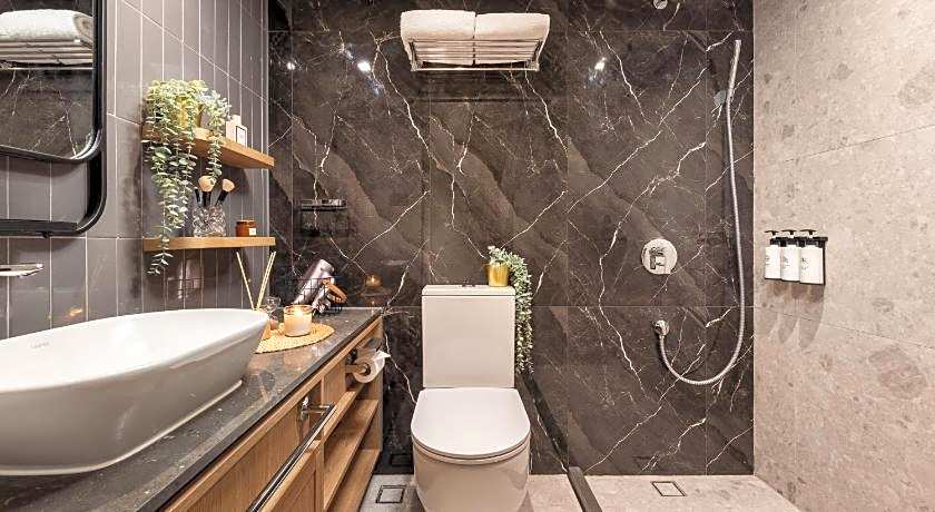 Dash Living on Hollywood