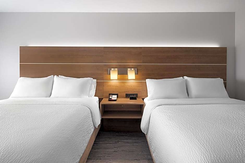 Holiday Inn Express Sheboygan-Kohler / I-43 By IHG