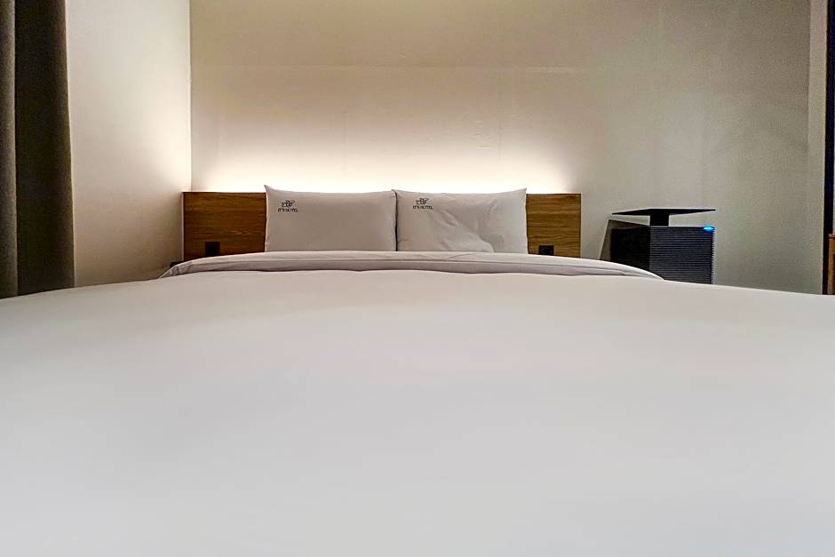 Hotel 99