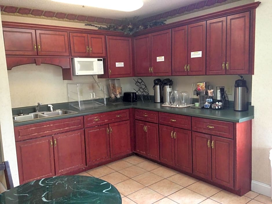Country Hearth Inn & Suites Augusta