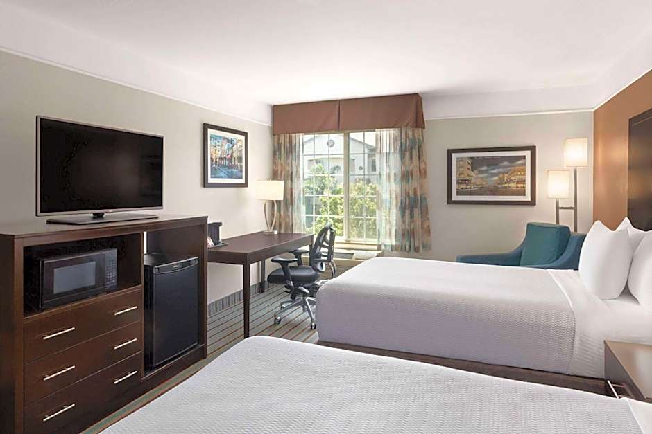 La Quinta Inn & Suites by Wyndham Bakersfield North