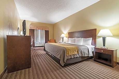 1 King Bed Accessible