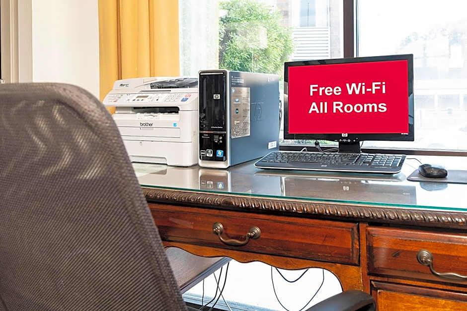 Red Roof Inn & Suites Macon