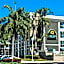 La Quinta Inn & Suites by Wyndham Plantation At Southwest 6th Street