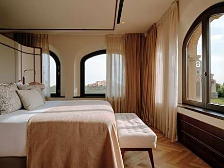Suite with Mountain View