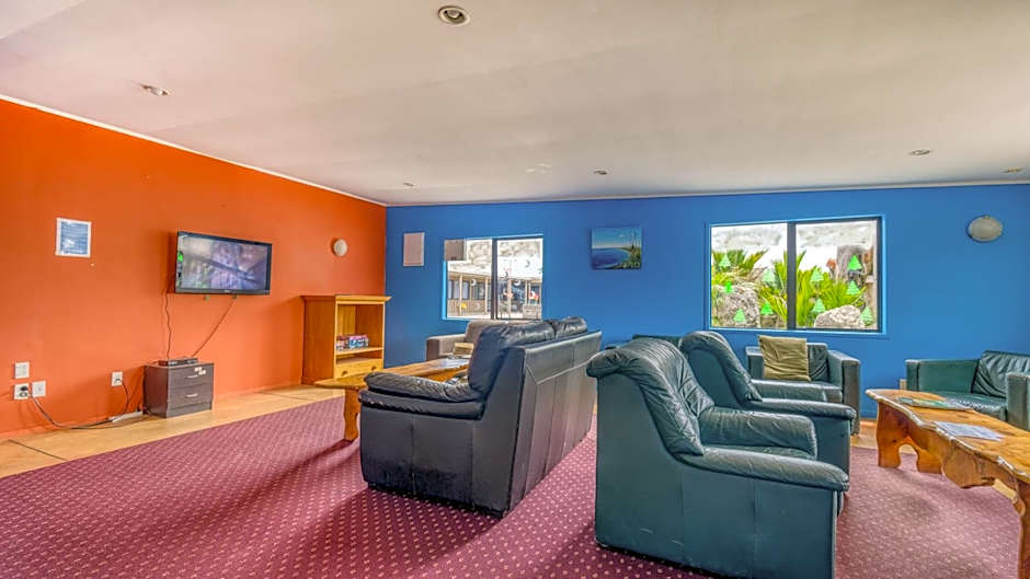Beachcomber Lodge & Backpacker