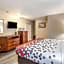 Econo Lodge Inn and Suites Yreka