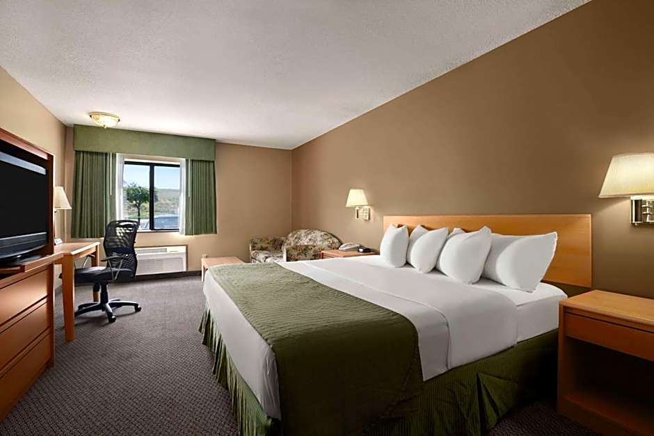 Super 8 by Wyndham Baker City
