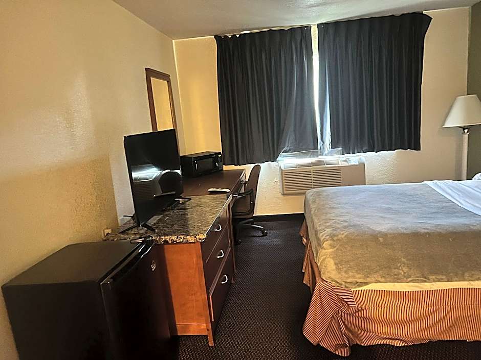 Photo 1 of 4 of 1 Queen Bed