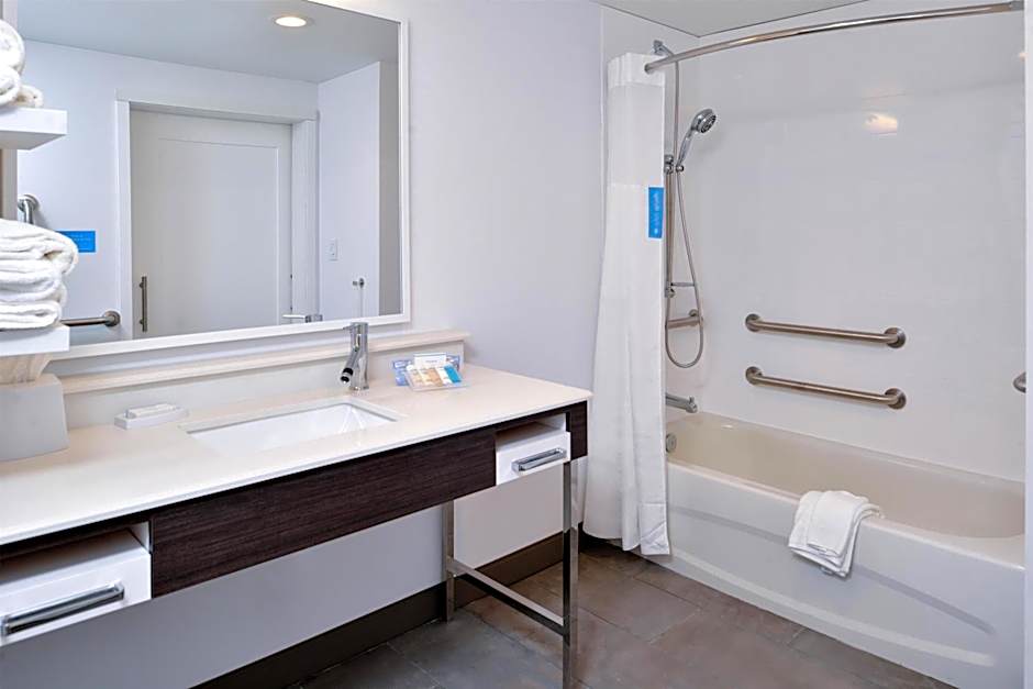 Hampton Inn by Hilton Cedar Falls Downtown