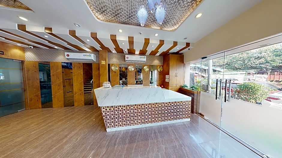 Hotel Hometown- Bandra Kurla Complex